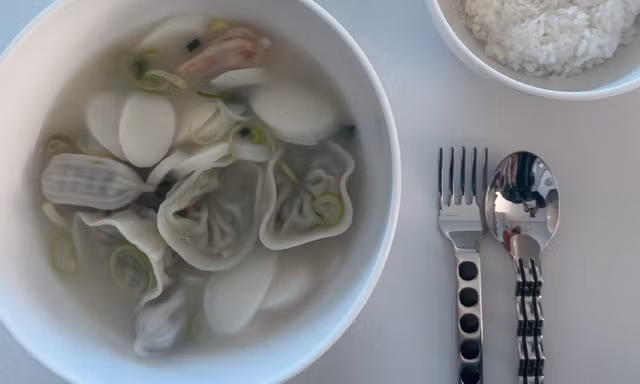 'Lộ hint' cặp đôi sao Hàn Quốc đang cùng nhau đón Năm mới từ một chi tiết không ngờ đến