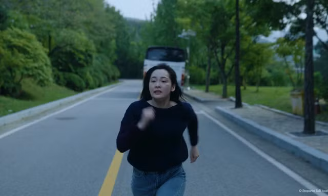 Kim Min Ha bắt đầu lại trong một thế giới xa lạ