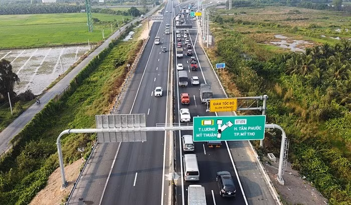 cao-toc-tphcm-my-thuan.jpg