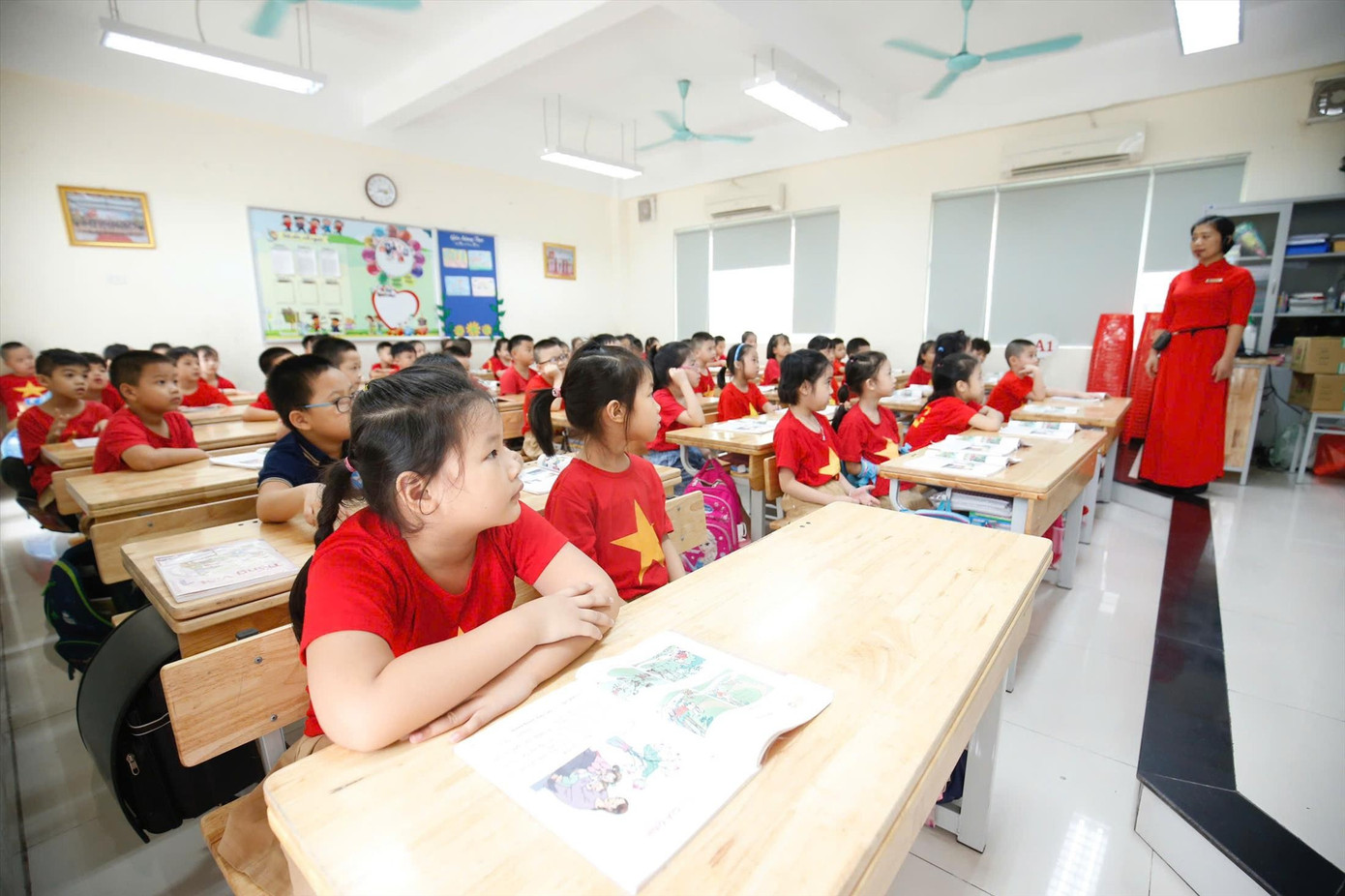 Học sinh đang học SGK theo chương trình giáo dục phổ thông 2018. Ảnh: Như Ý z6103349873180-dd79d835da8e5d5a2a31fd175bed28c2.jpg