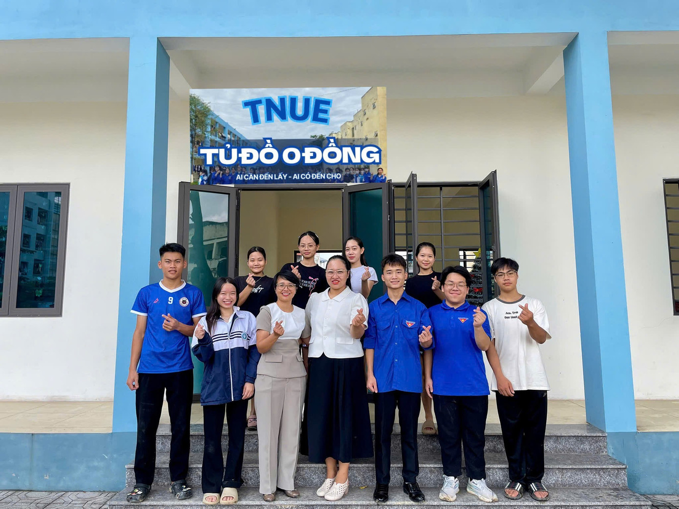 “Tủ đồ 0 đồng” ai cần đến lấy, ai có đến cho 15b.jpg