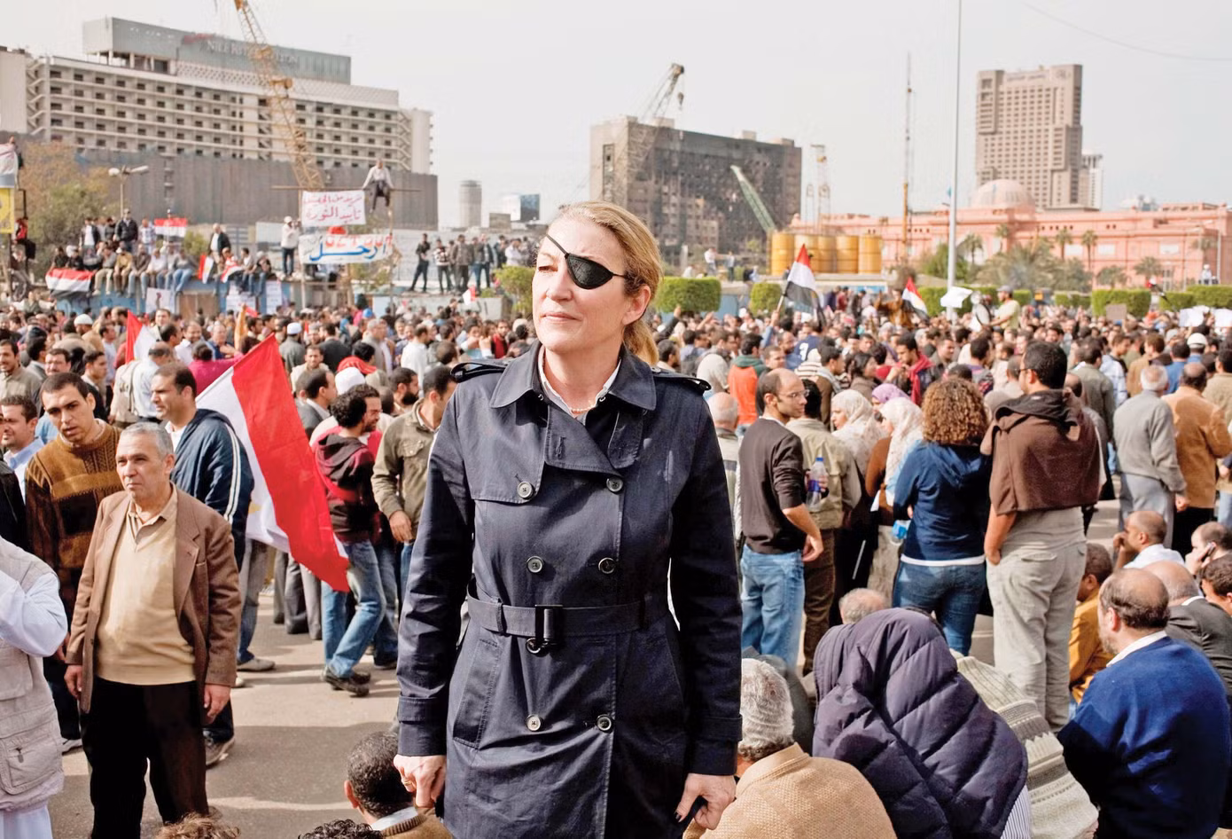 3-nu-phong-vien-chien-truong-marie-colvin-tai-cairo-ai-cap.jpg