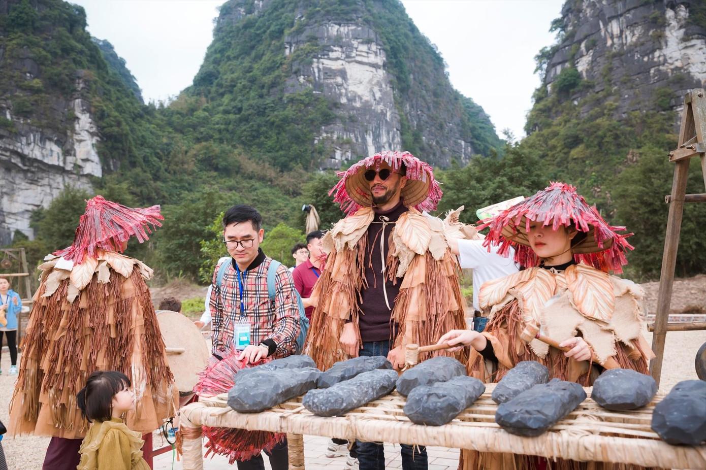 Khu du lịch Tràng An (Ninh Bình) mở cửa chào đón du khách đến tham quan phim trường Kong: Skull Island (Kong: Đảo đầu lâu) dlp1.jpg