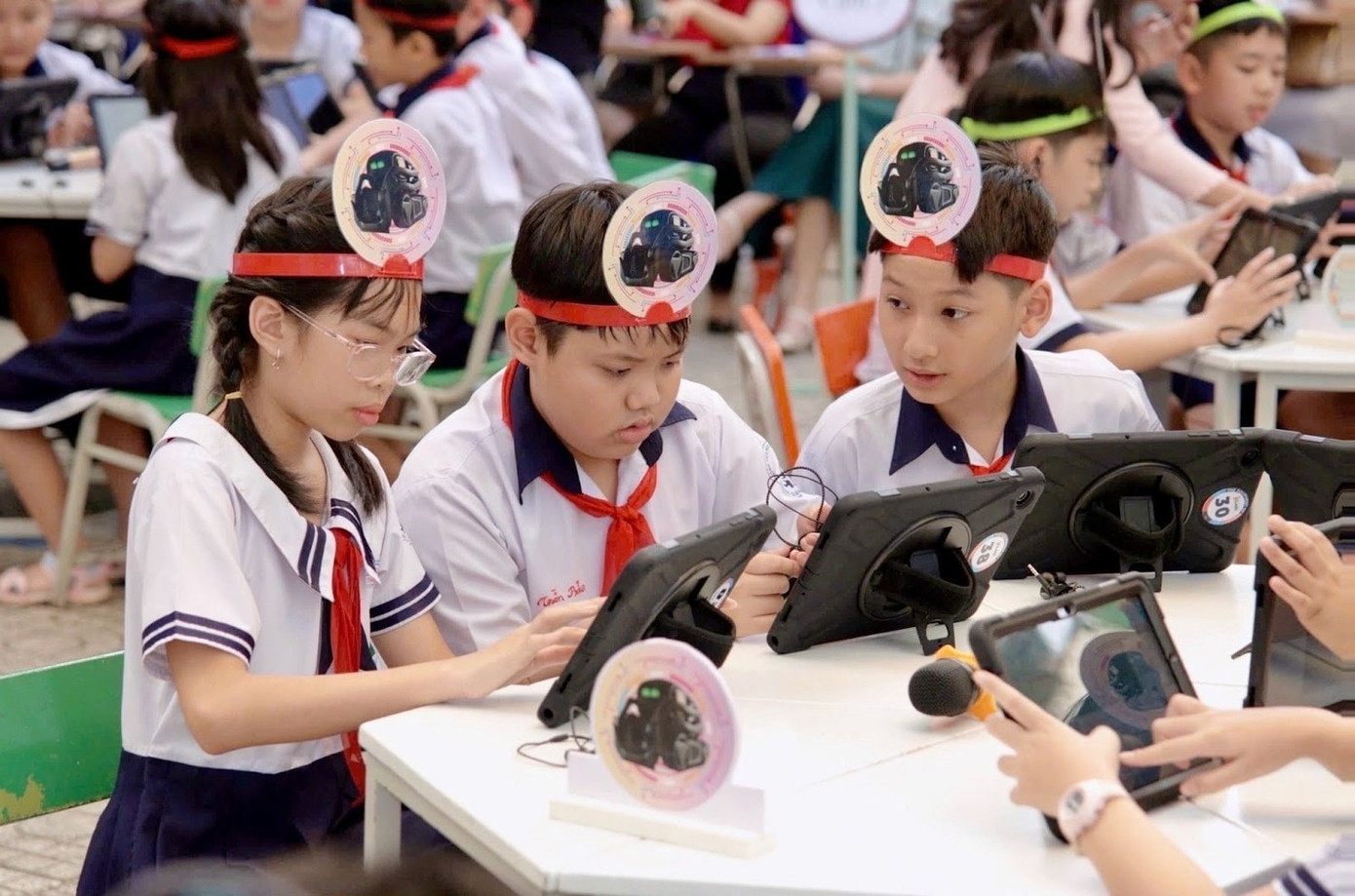 Každý student je v digitální učebně ICLASS vybaven samostatným výukovým zařízením. Foto: ISMART 2.jpg