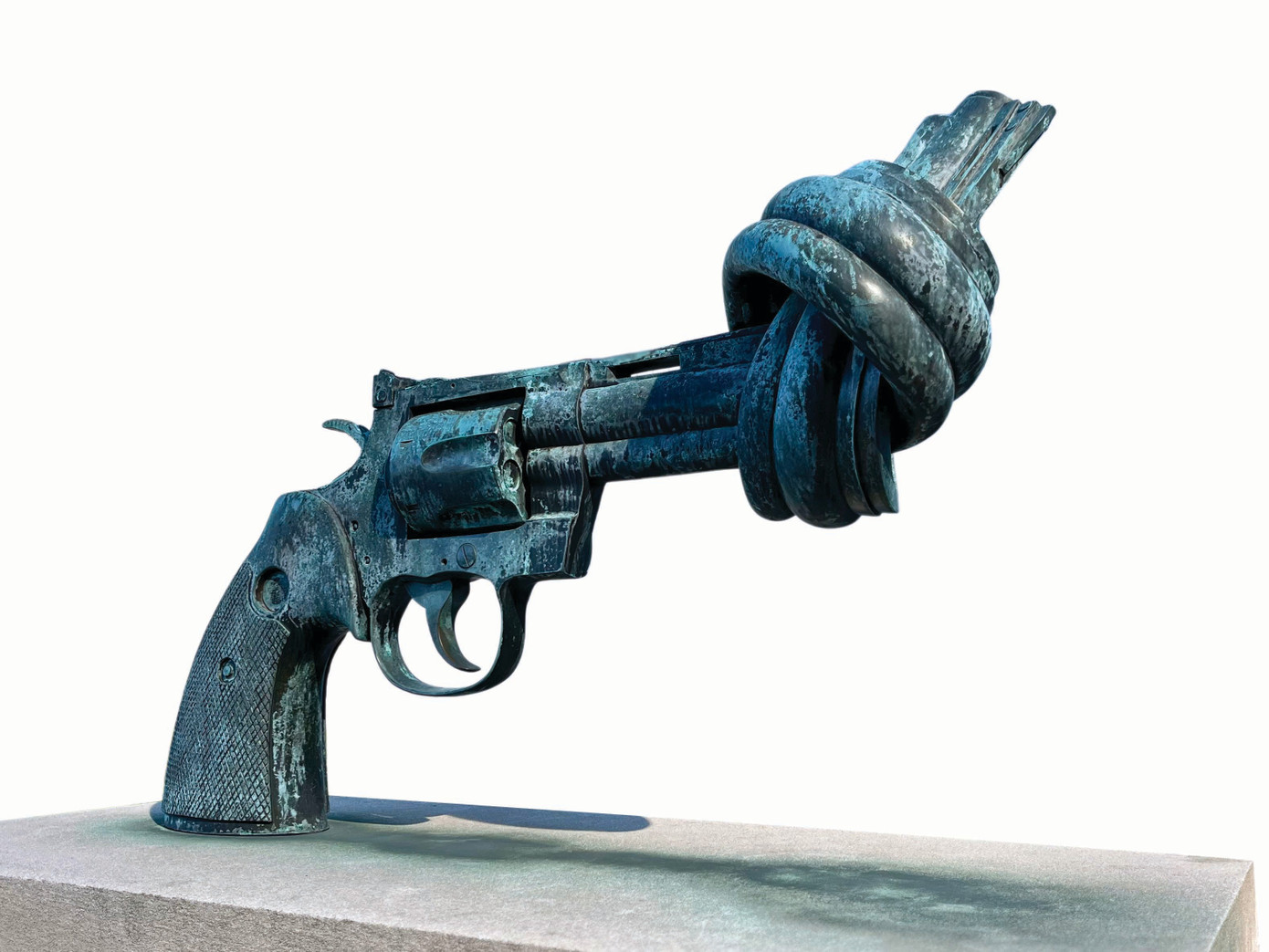 non-violence-sculpture-the-knotted-gun-at-unhq-in-new-york-01.jpg