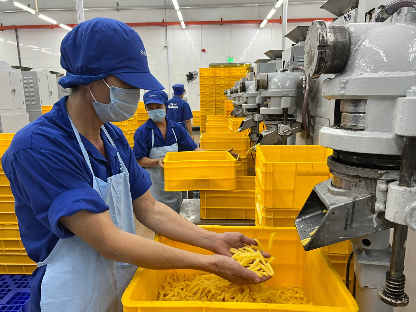 Nhiều doanh nghiệp nỗ lực chăm lo tốt cho người lao động dịp Tết 2026 để giữ chân họ ở lại sau tết (Ảnh tại Công ty CP TLTT Safoco, TPHCM) Ảnh: Uyên Phương