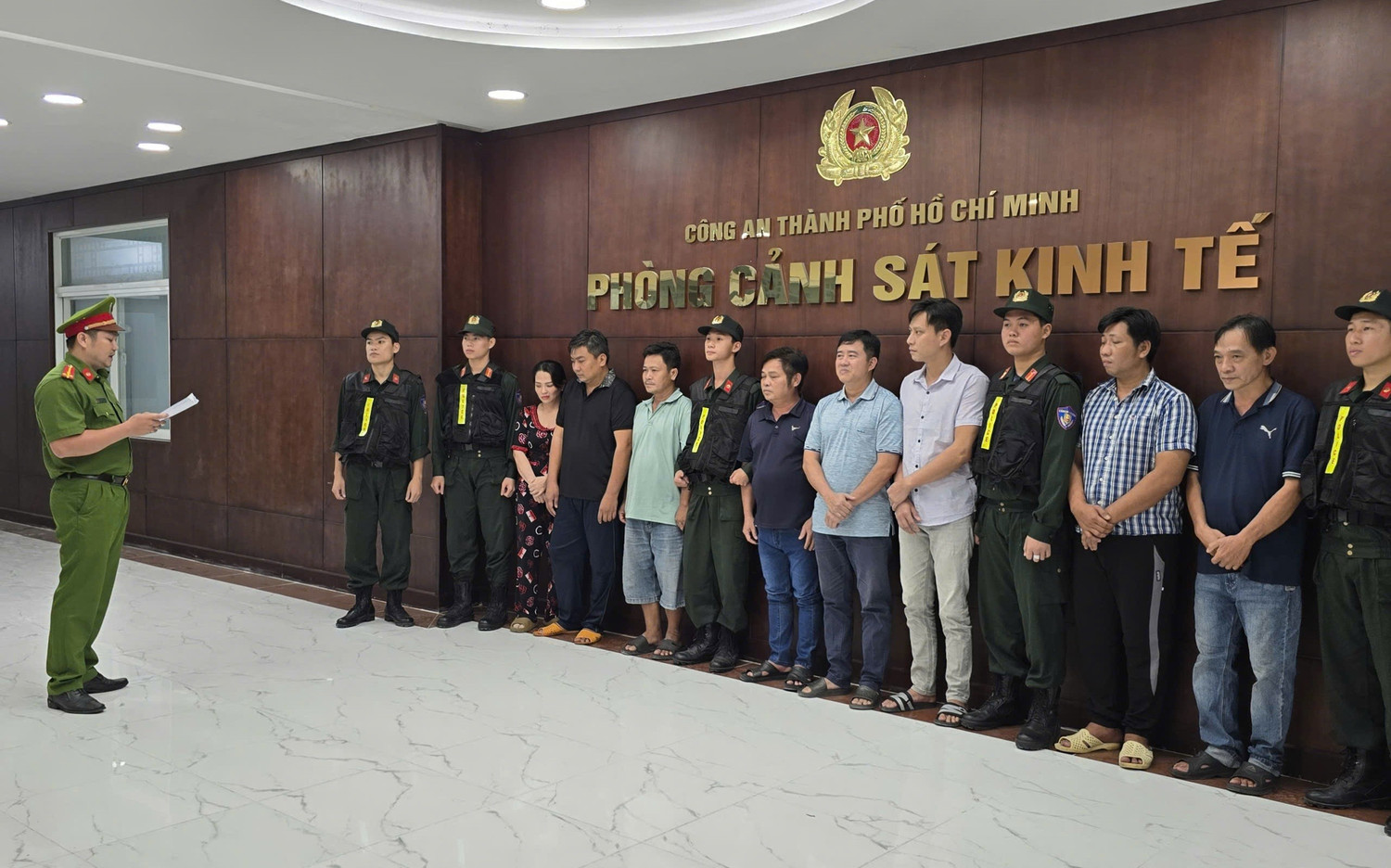 Phát hiện đường dây sản xuất xăng A95 giả quy mô lớn tại TPHCM