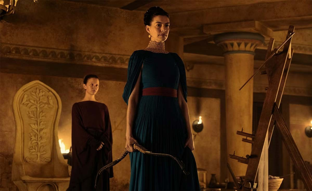 Anne Hathaway tái hợp với đạo diễn Christopher Nolan sau dự án ăn khách Interstella.