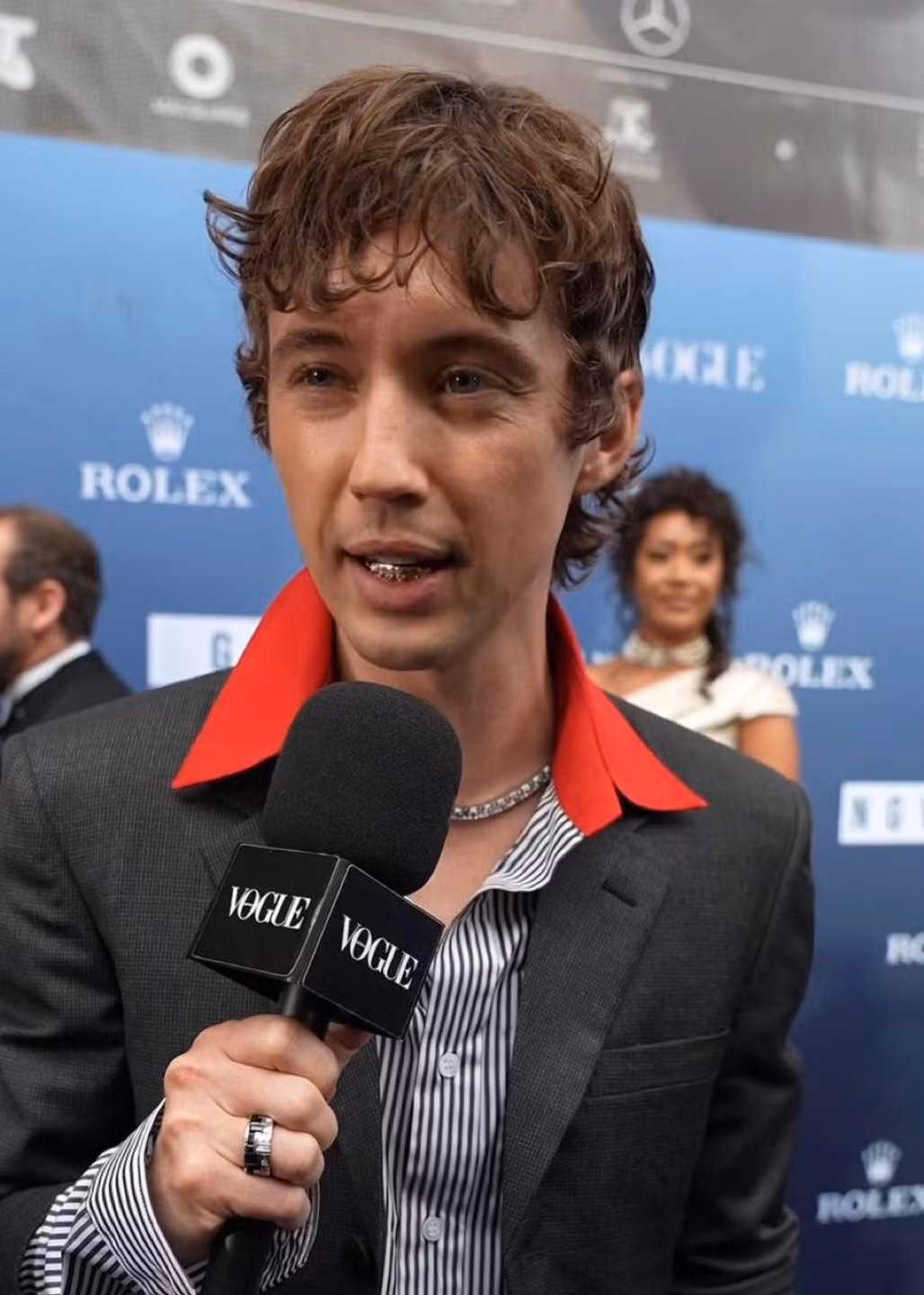 Ngoại hình gây sốt của Troye Sivan tại sự kiện.