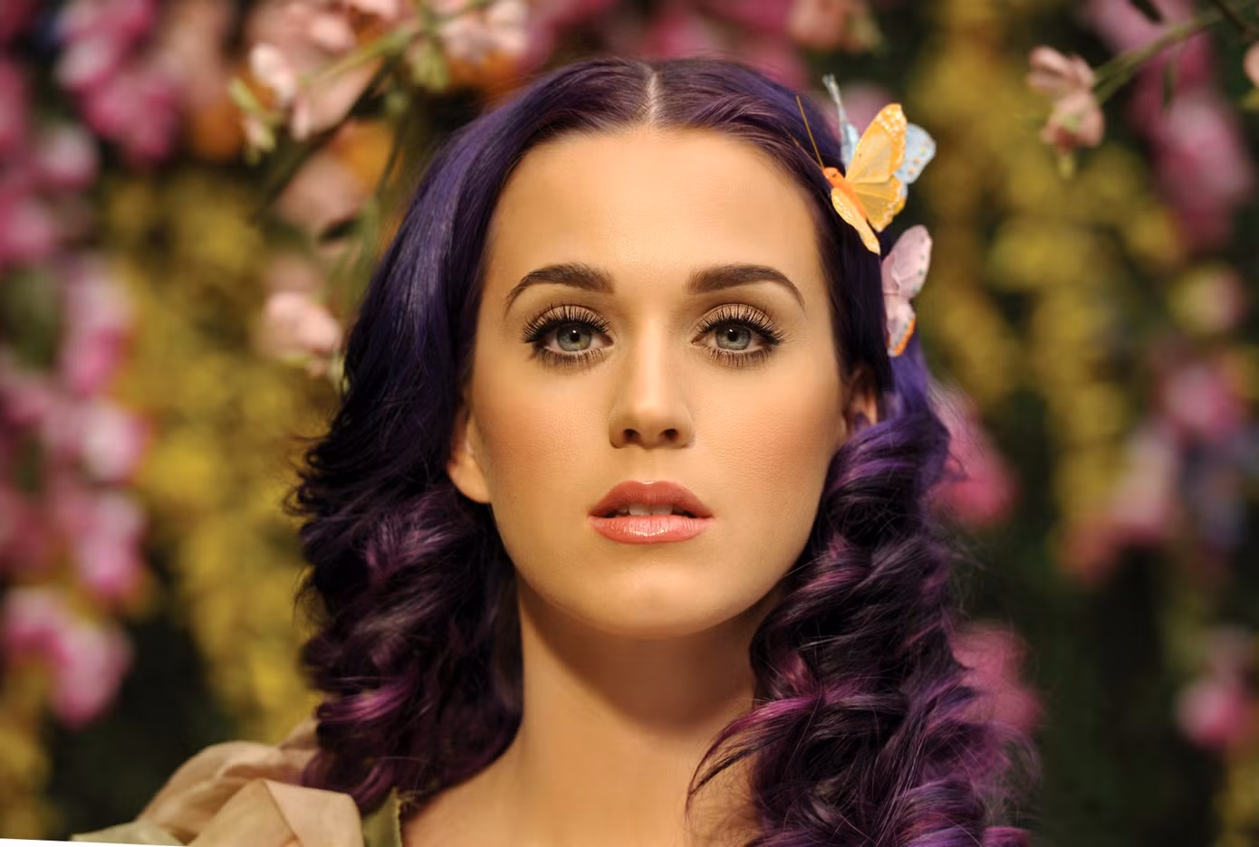 Katy Perry dẫn đầu về những bản hit ngập tràn sắc màu và hình ảnh Pop vui tươi.