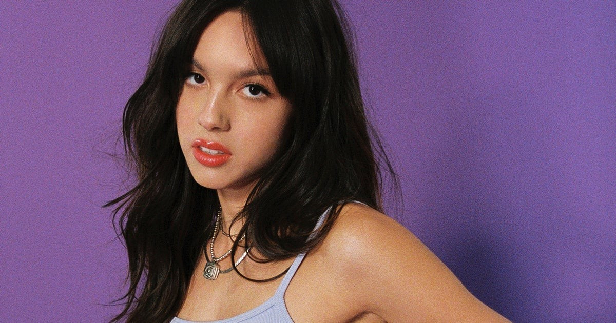 Olivia Rodrigo trở thành hiện tượng chỉ với album đầu tay, mang Pop Rock trở lại các bảng xếp hạng lớn bằng âm nhạc chân thật và cảm xúc của tuổi trẻ.