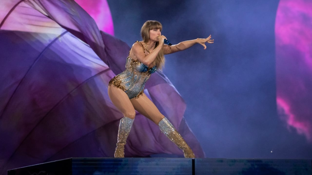 Taylor Swift chính thức công bố không chỉ một mà tận hai dự án điện ảnh sắp ra mắt.