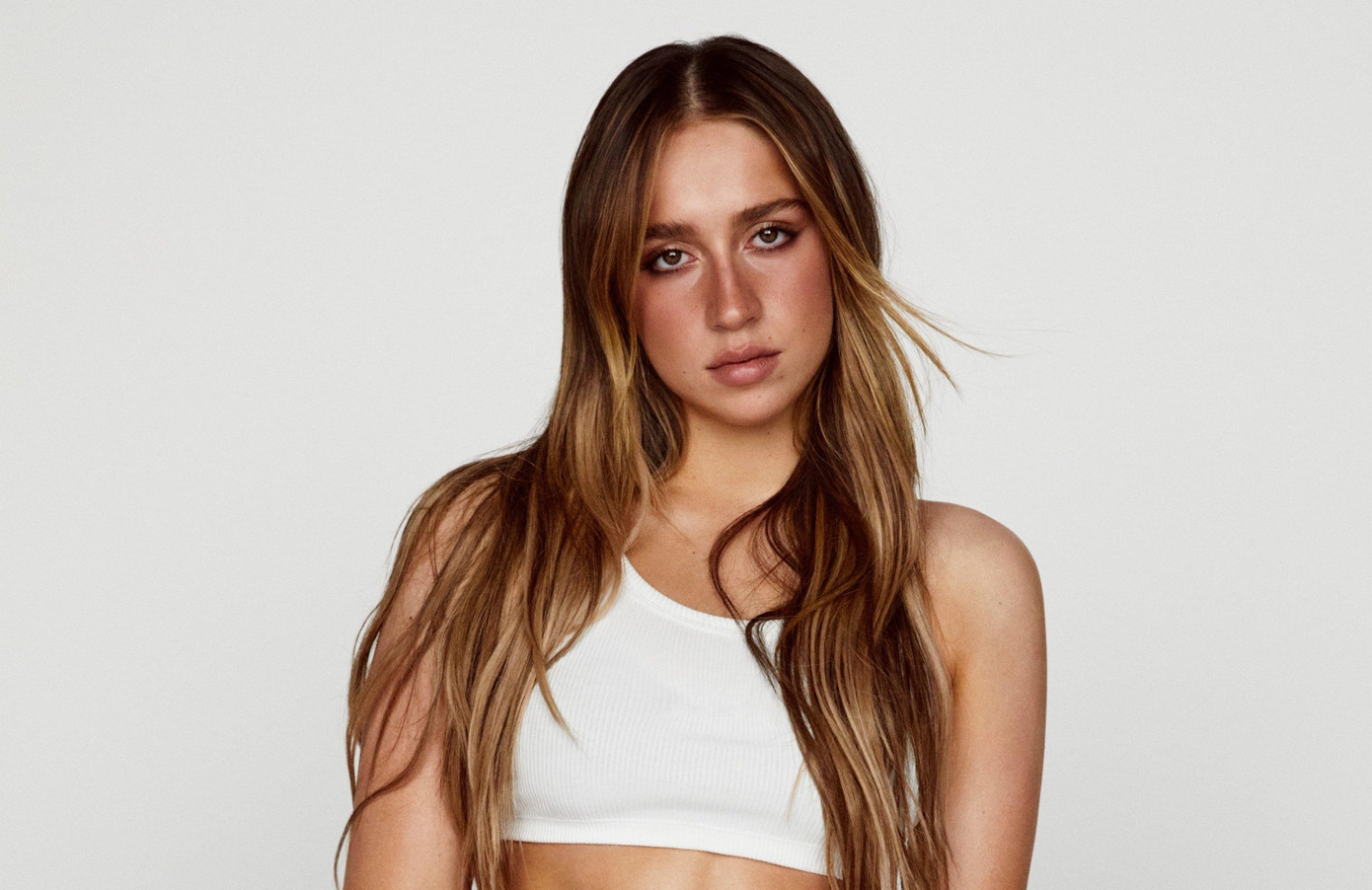 Tate McRae kết hợp khả năng vũ đạo với Dance Pop hiện đại, tạo nên các bản hit lan truyền toàn cầu.