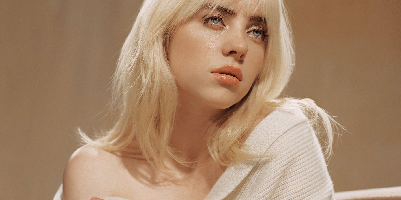 Billie Eilish lại mang đến tinh thần Alt Pop độc đáo, trở thành nghệ sĩ trẻ nhất từng thắng 4 hạng mục lớn nhất của Grammy trong cùng 1 đêm.