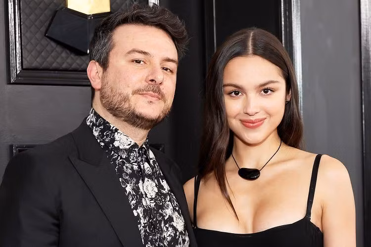 Nhà sản xuất Dan Nigro đã liên tục hé lộ về việc "hoàn tất các bản thu cuối cùng".