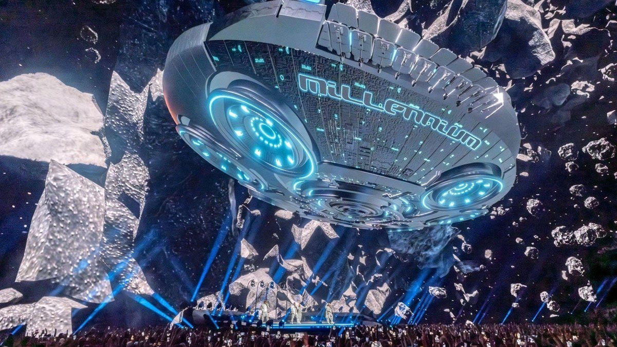 Backstreet Boys "gây sốt" khi kết hợp âm nhạc cùng công nghệ hàng đầu thế giới.