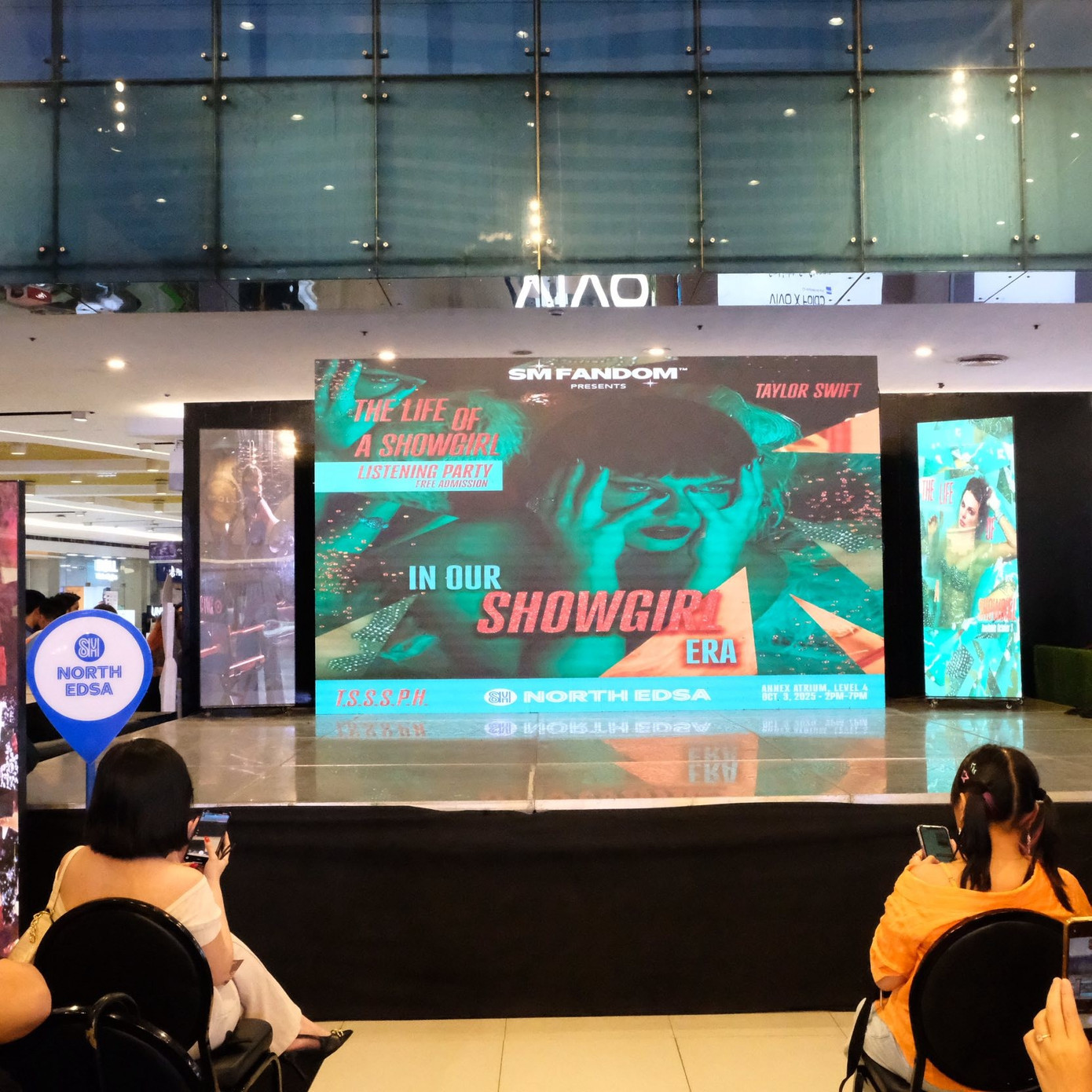 Buổi nghe nhạc được tổ chức tại nhiều trung tâm thương mại ở Philippines.