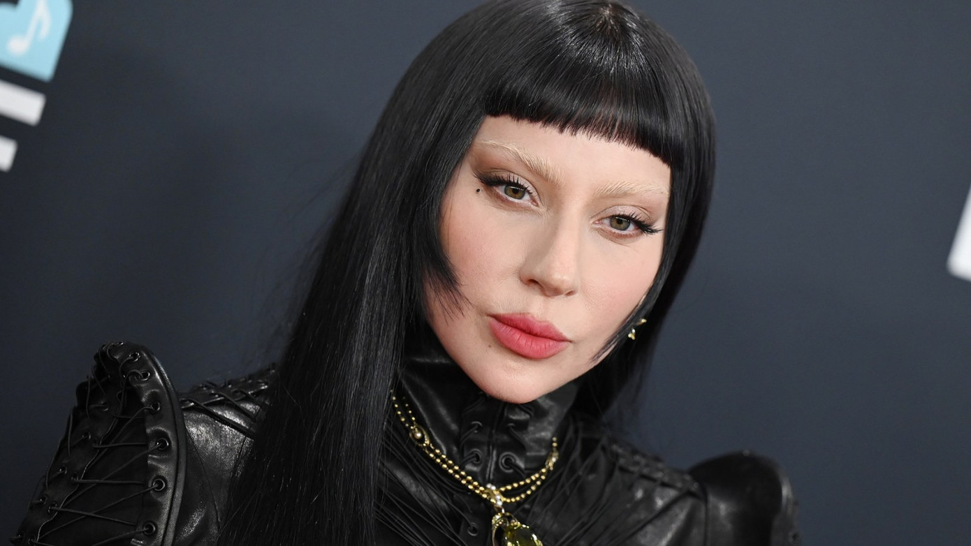 Lady Gaga biến Pop thành một sân khấu nghệ thuật không giới hạn, kết hợp âm nhạc, thời trang và biểu diễn một cách táo bạo.