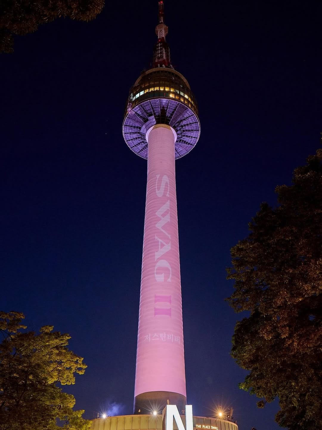 Hình ảnh quảng bá SWAG II xuất hiện tại nhiều địa điểm nổi tiếng trên thế giới.