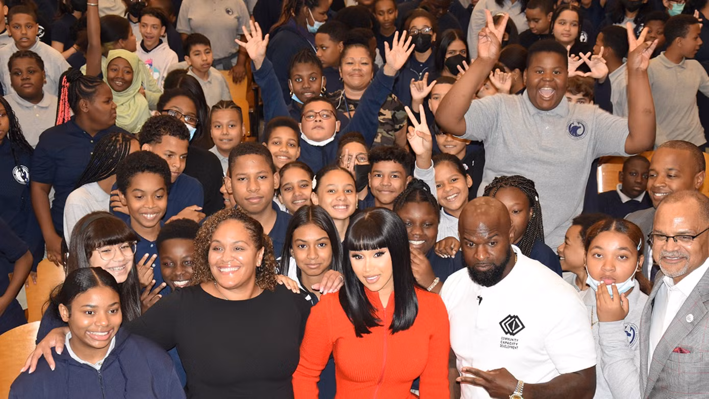 Cardi B đã không ít lần ủng hộ các hoạt động từ thiện và giúp đỡ nhiều trẻ em có hoàn cảnh khó khăn.