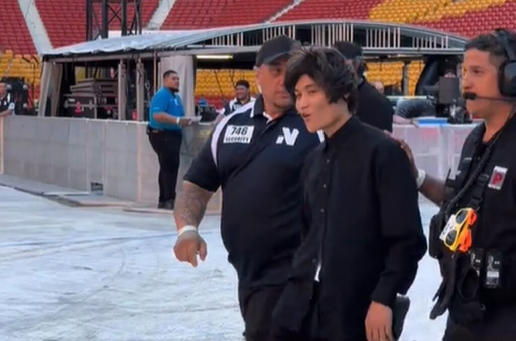 Pyjama Man nổi tiếng với những hành vi quá khích đối với nhiều ngôi sao.