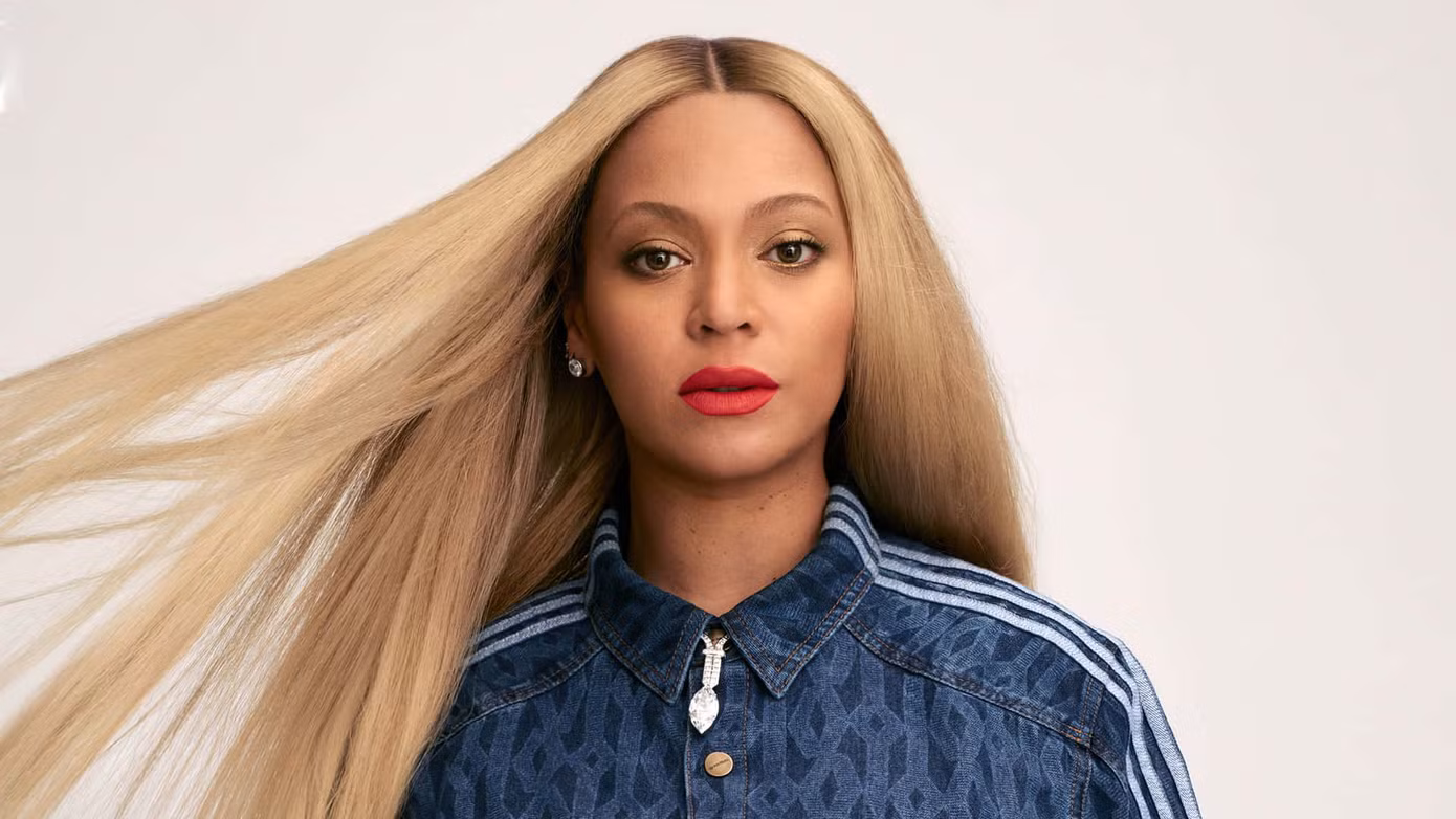 Beyoncé khẳng định vị thế như một hình tượng sức mạnh và nghệ thuật trình diễn.