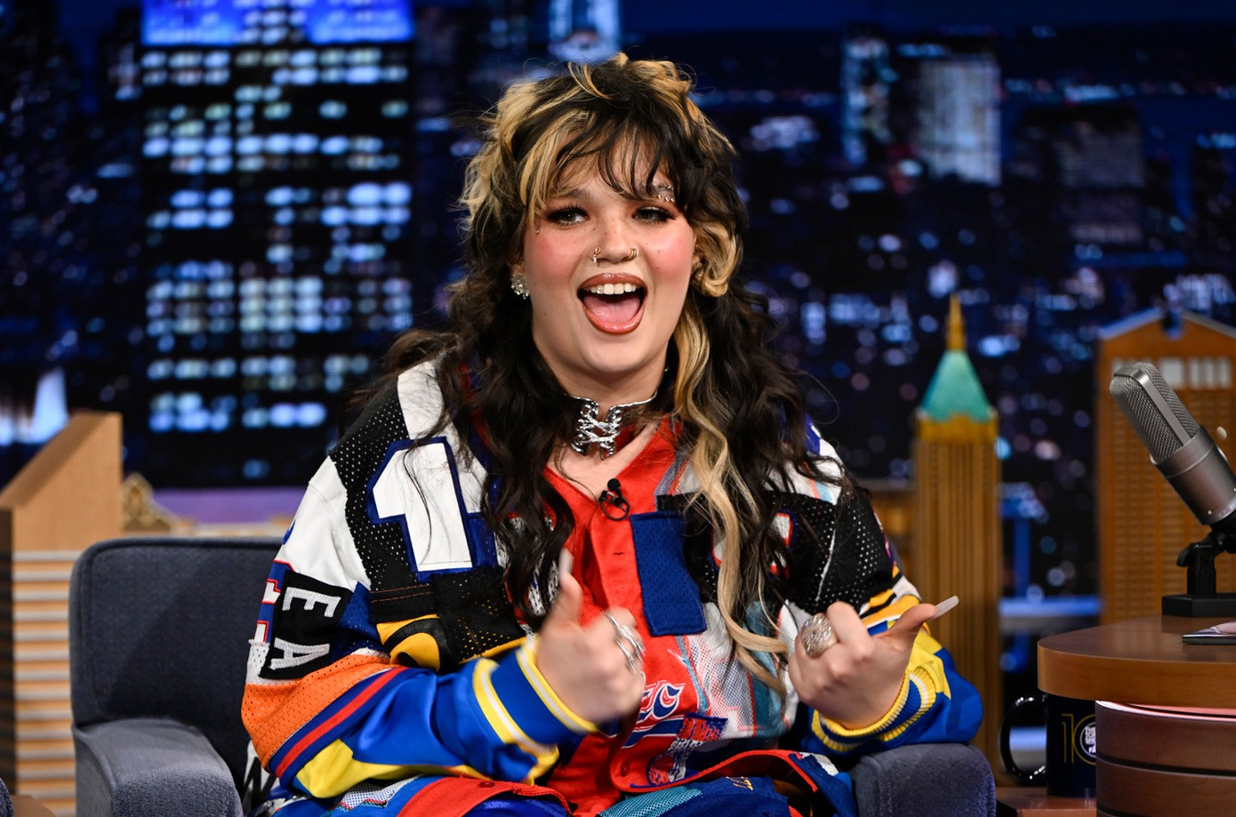 Lola được nhiều người cho rằng cô có hình ảnh đầy cá tính những cũng rất gần gũi.