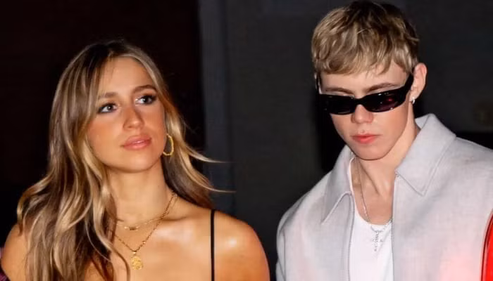 Nhiều người cho rằng Tate McRae lợi dụng tình cảm của nam ca/nhạc sĩ.