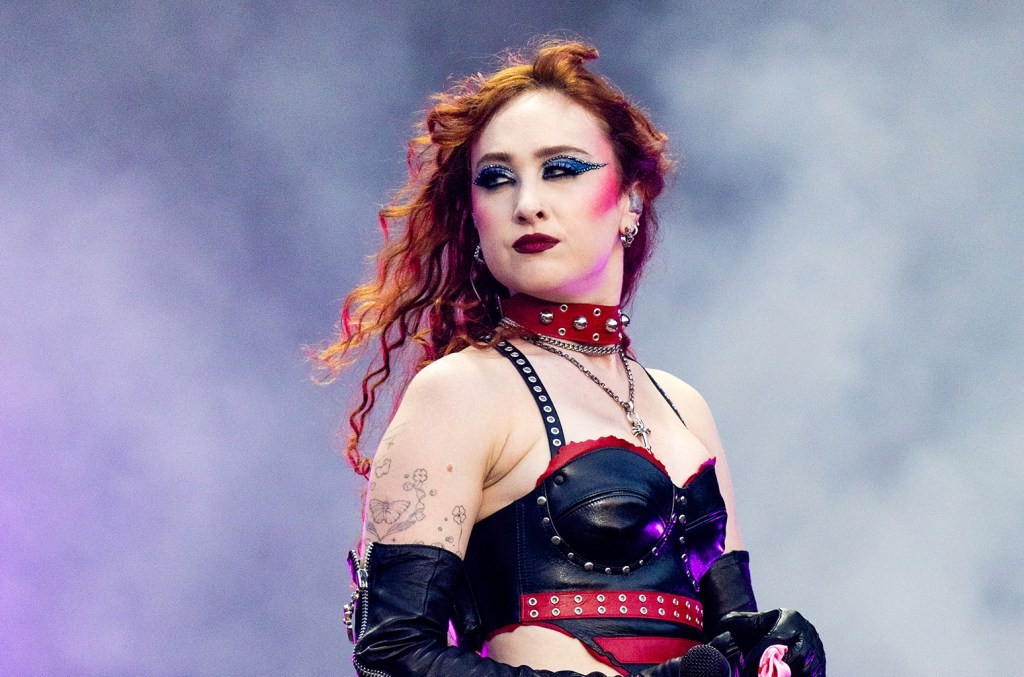 Chappell Roan nổi lên với phong cách đậm tính sân khấu và năng lượng biểu diễn bùng nổ.