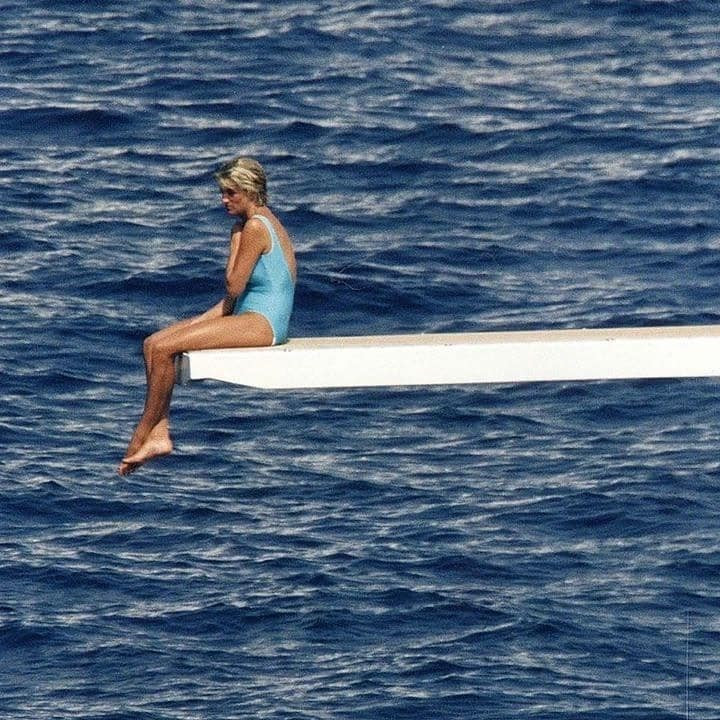 Với SZA, hình ảnh này mang tính biểu tượng của sự cô lập, tự do và tổn thương cùng tồn tại.