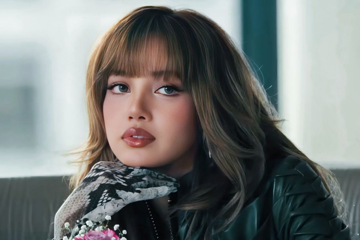 Lisa (BLACKPINK) hợp tác cùng Maroon 5 trong ca khúc Priceless.