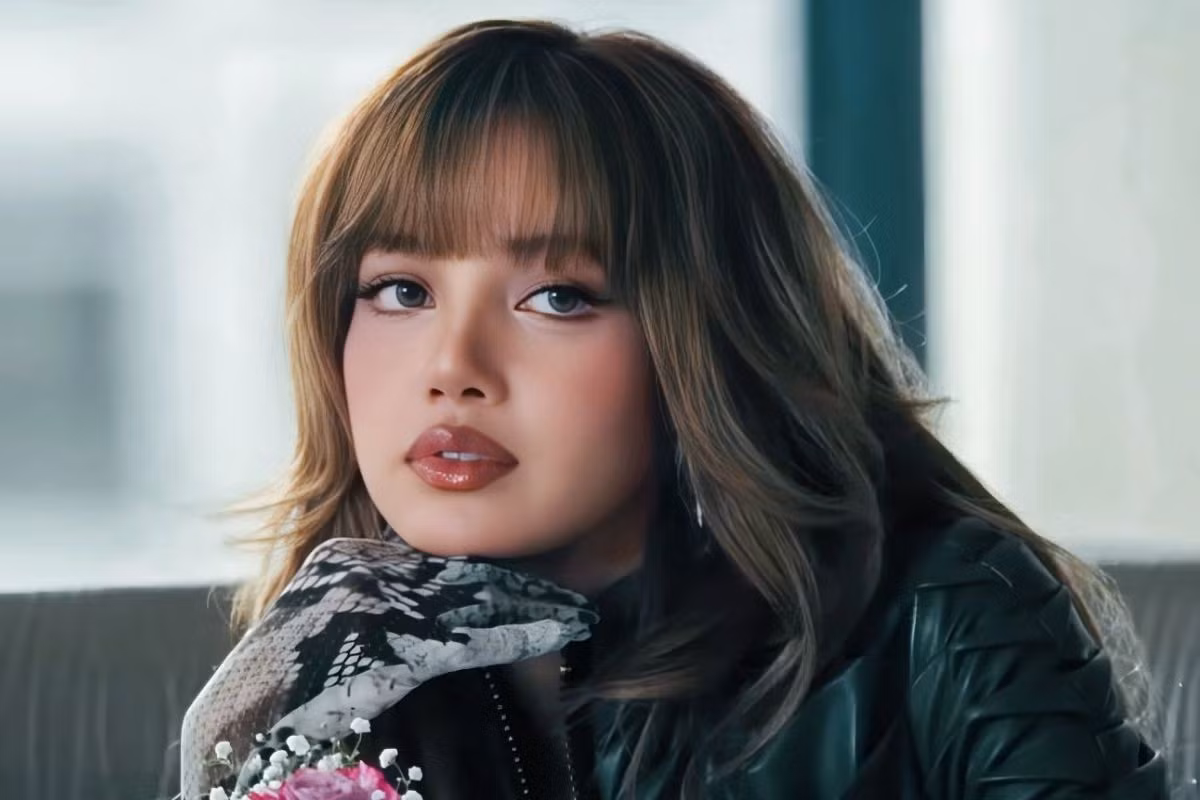 Lisa (BLACKPINK) hợp tác cùng Maroon 5 trong ca khúc Priceless.