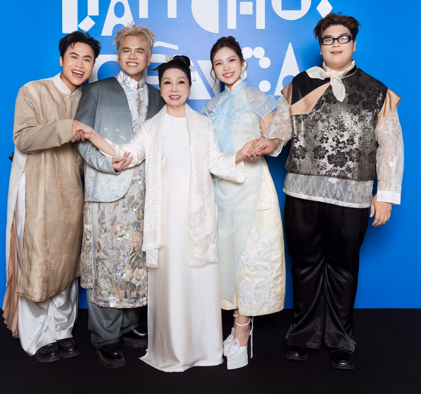 phuong-my-chi-dan-choi-dan-ca-1.jpg