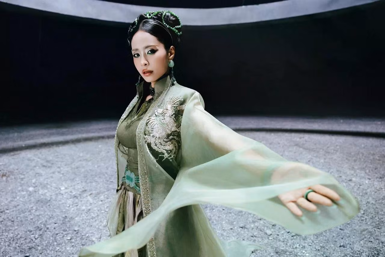 la-ngoc-canh-vang-elle-5.jpg
