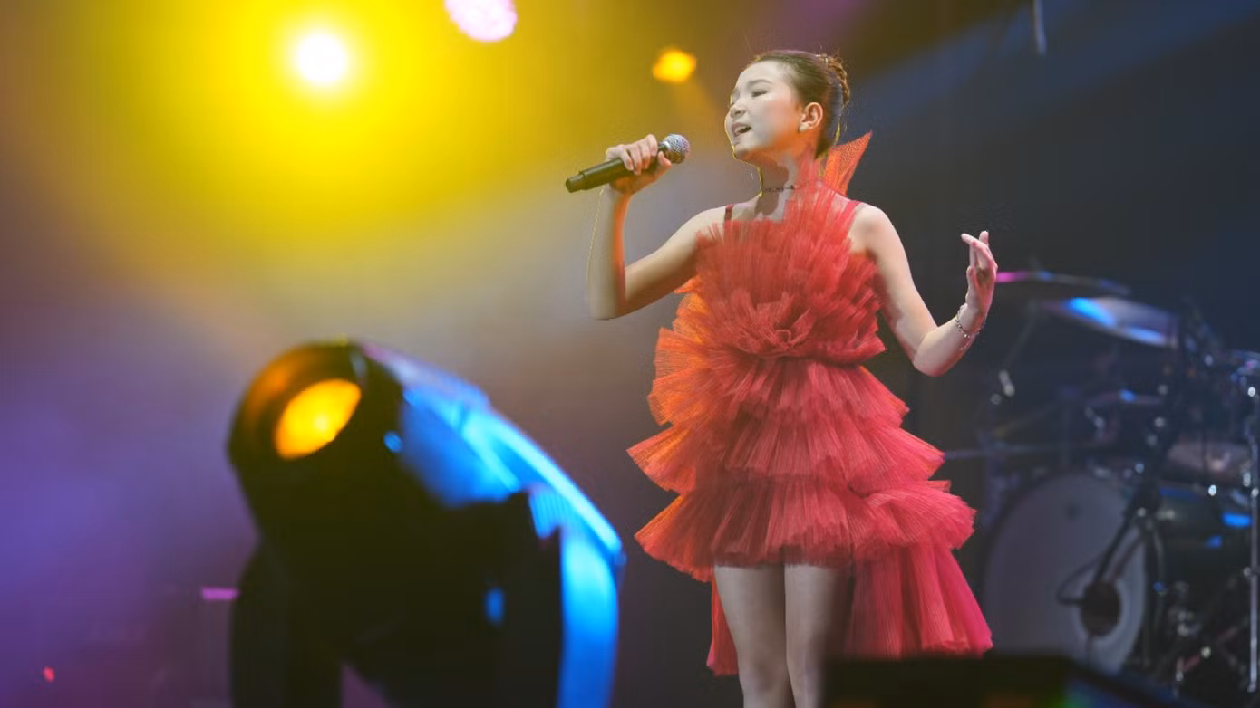 copy-of-emily-mo-man-chuong-trinh-voi-ca-khuc-red-rose-love.png