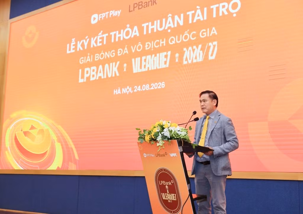 Phó chủ tịch LĐBĐ VN, Chủ tịch HĐQT Công ty VPF Trần Anh Tú phát biểu.