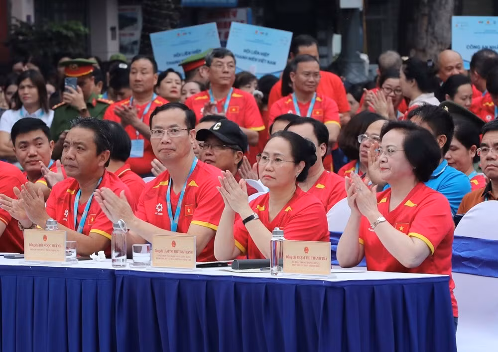 Phó Thủ tướng Phạm Thị Thanh Trà, Bộ trưởng Bộ VHTTDL Lâm Thị Phương Thanh cùng các đại biểu dự lễ phát động