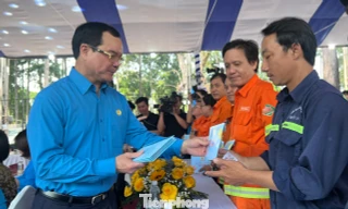 Cả nghìn người lao động TPHCM nô nức tham gia chợ Tết Công đoàn