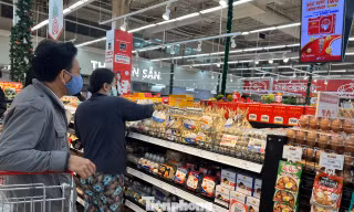 Giá trứng tăng mạnh, thịt heo... 'nhấp nhổm'