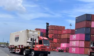 Doanh nghiệp 'ngộp thở' vì chi phí logistics tăng sốc 