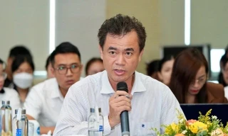 Bao giờ TPHCM 'khai tử' xe máy giao hàng chạy xăng?