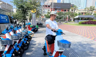 'Bão' giá xăng dầu: Người dân mê xe điện, chuộng giao thông công cộng