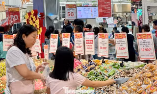 Giá cả ‘leo thang’ theo Tết