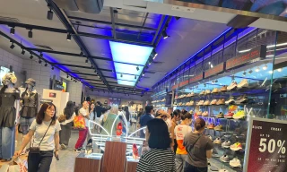 Tín đồ thời trang TPHCM nườm nượp săn Black Friday sớm