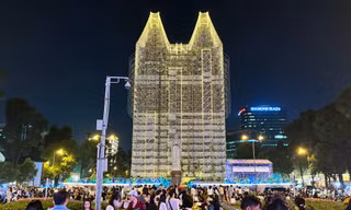 Những điểm hẹn Noel đẹp lung linh ở TPHCM, nườm nượp người 'check-in'