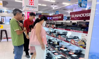 Giá gas ‘dựng đứng’, người dân TPHCM chuyển sang bếp điện