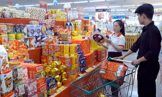 Hàng Tết giá mềm ‘phủ sóng’ thị trường 