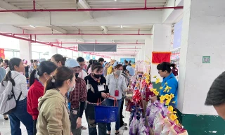 Công ty đông lao động nhất TPHCM thưởng Tết ra sao?