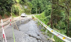 Sạt lở lớn trên Quốc lộ 4C, địa phương phát loa cảnh báo