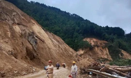 Cấm đường quốc lộ Lai Châu đi Lào Cai 